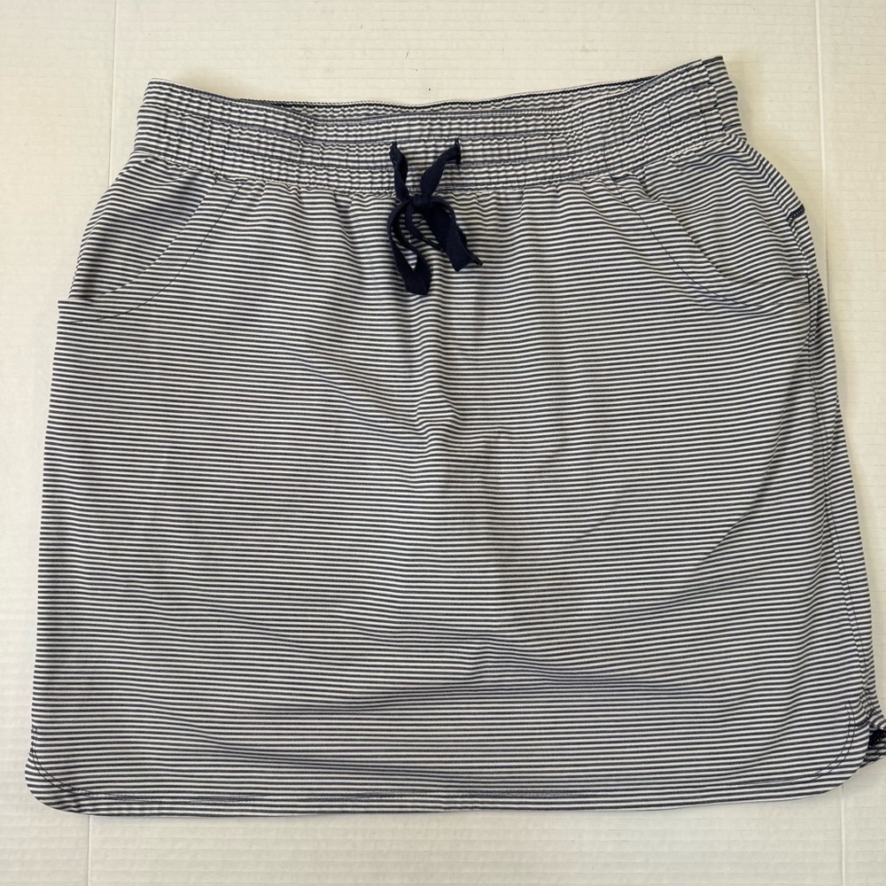Duluth Trading Company Gulf Activrwear Navy Blue Striped Skort